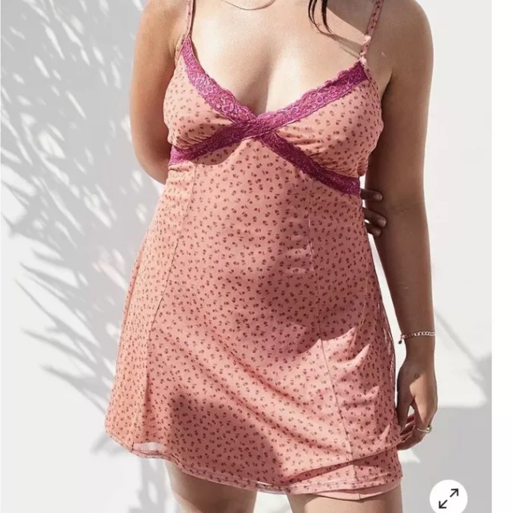 urban outfitters pink floral lace mini dress size S